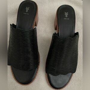Frye Women's Slip-On Heeled Sandals black 7.5